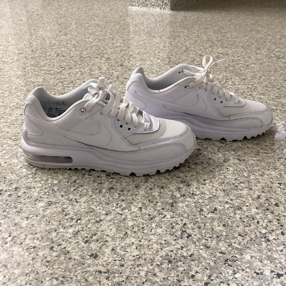AirMax - Picture 3 of 3